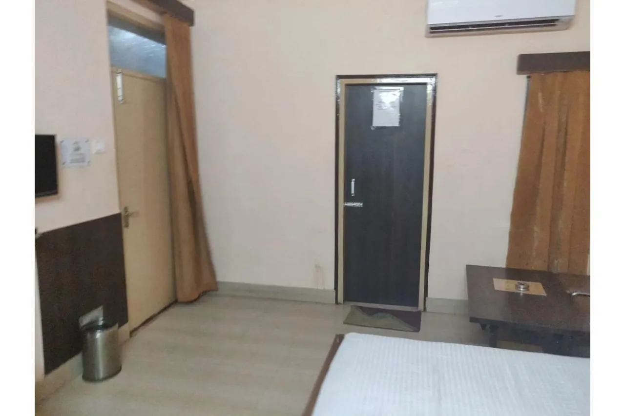 Oyo 45631 Hotel Milan Palace Varanasi