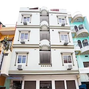 3* Hotel Vaccinated Staff - Oyo 74707 Balaji