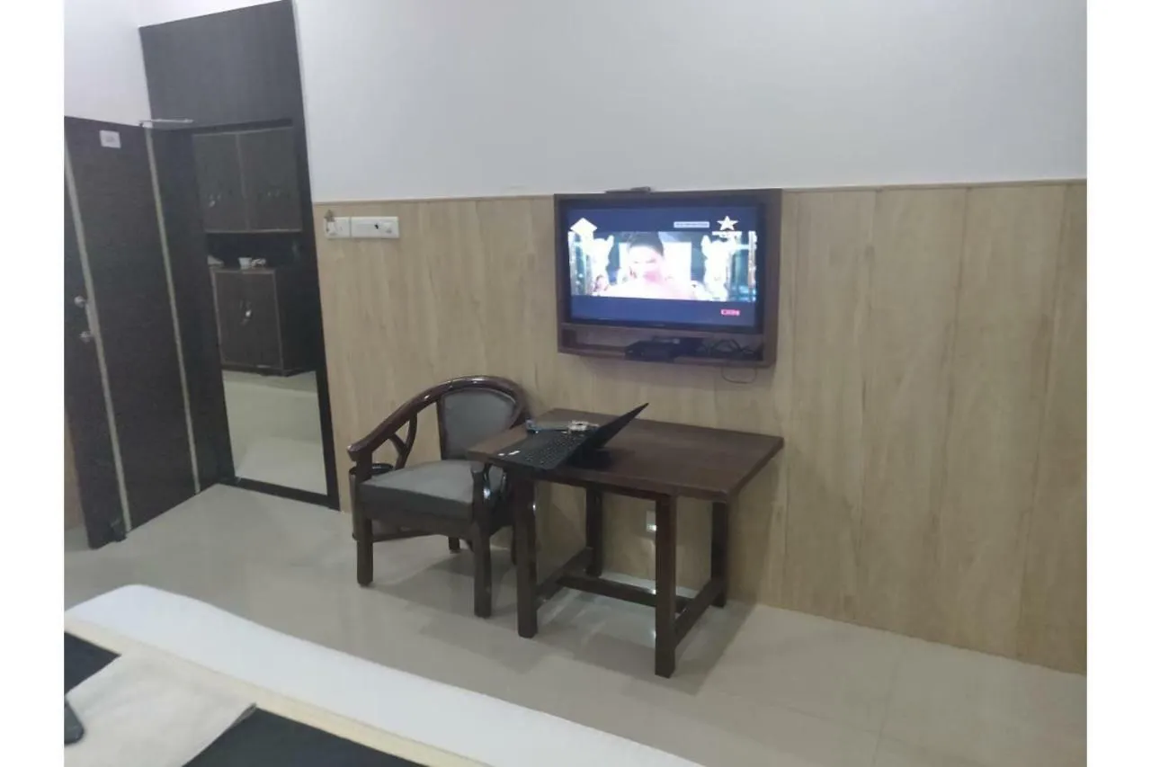 Oyo 45631 Hotel Milan Palace Varanasi 3*,  India